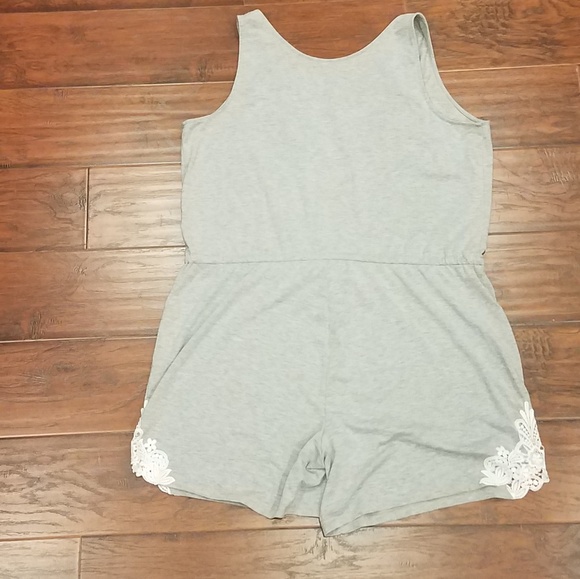 🧡🧡 Gray romper sz 1x 🧡🧡 - Picture 8 of 8